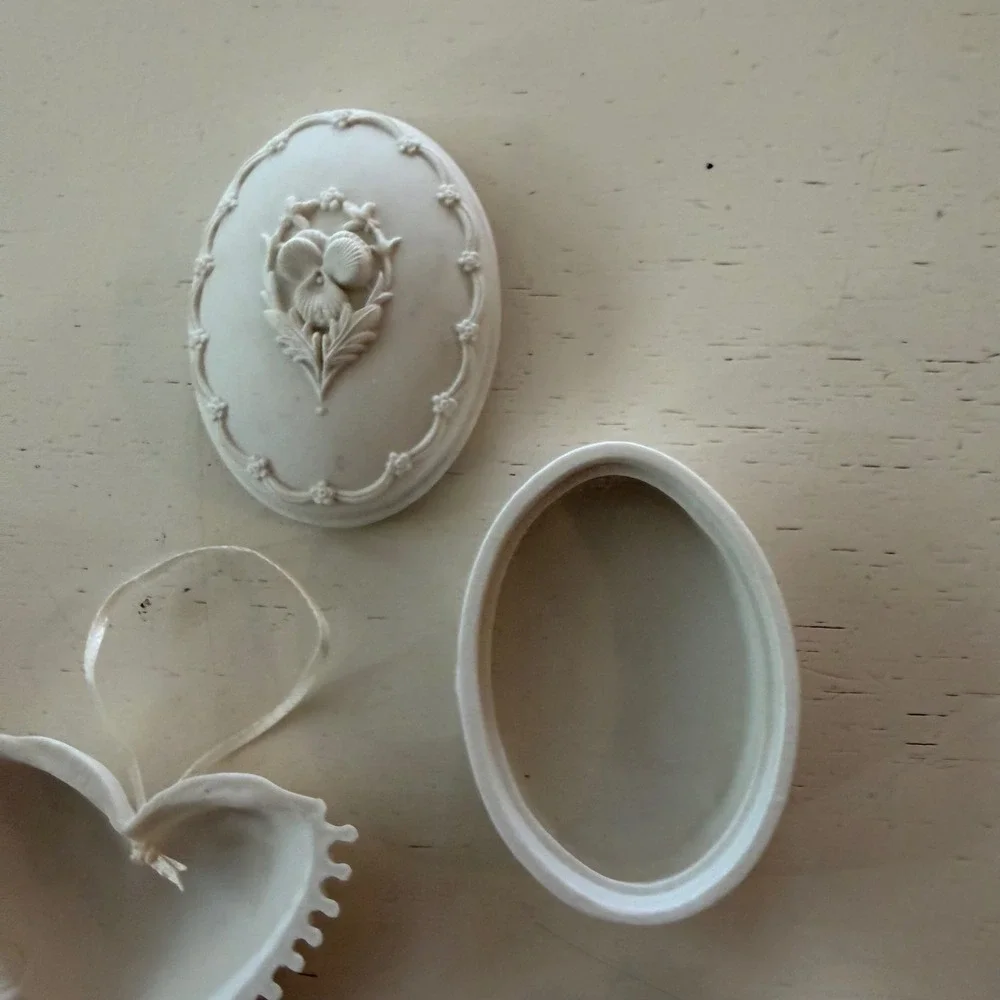 MARGARET FURLONG Angel Ornaments Seashells Porcelain Broken Christmas